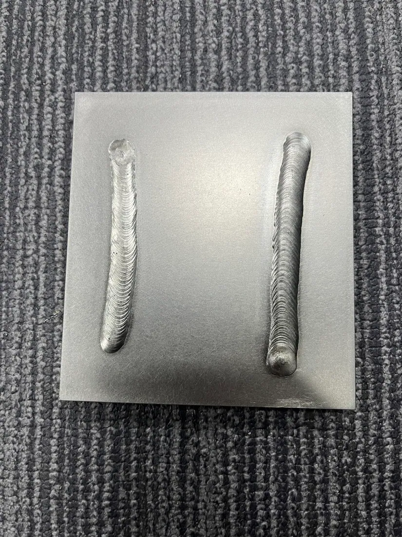 表面仕上げを残して焼けだけを除去したレーザー加工面